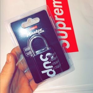 BRAND NEW Supreme x Master Lock